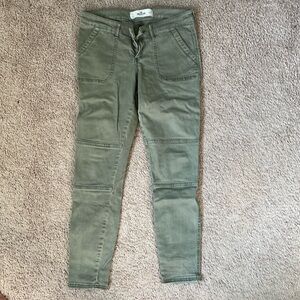 Hollister size 28 jean legging.